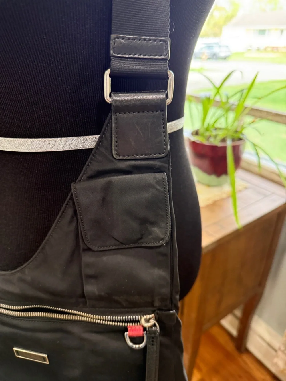 Tumi crossbody bag black - Picture 2 of 5